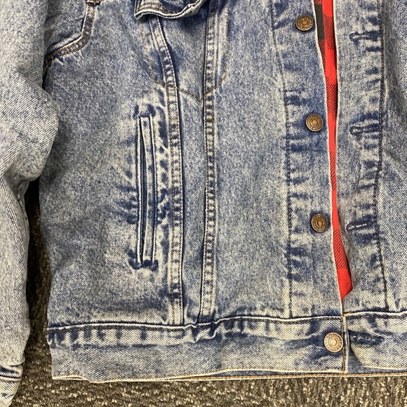 Levi’s Denim Jacket - Picture 2 of 10